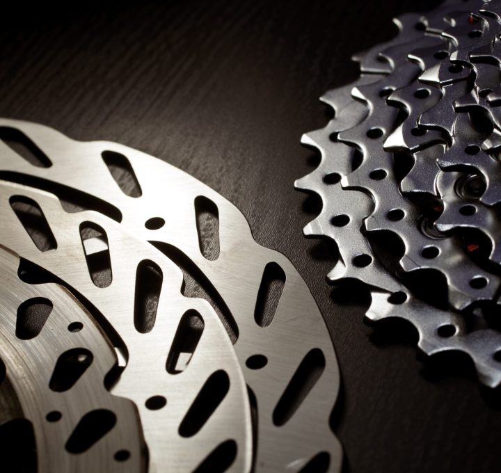 Disques de frein et cassette de transmission vélo – Atelier Fontainebleau Bike Shop